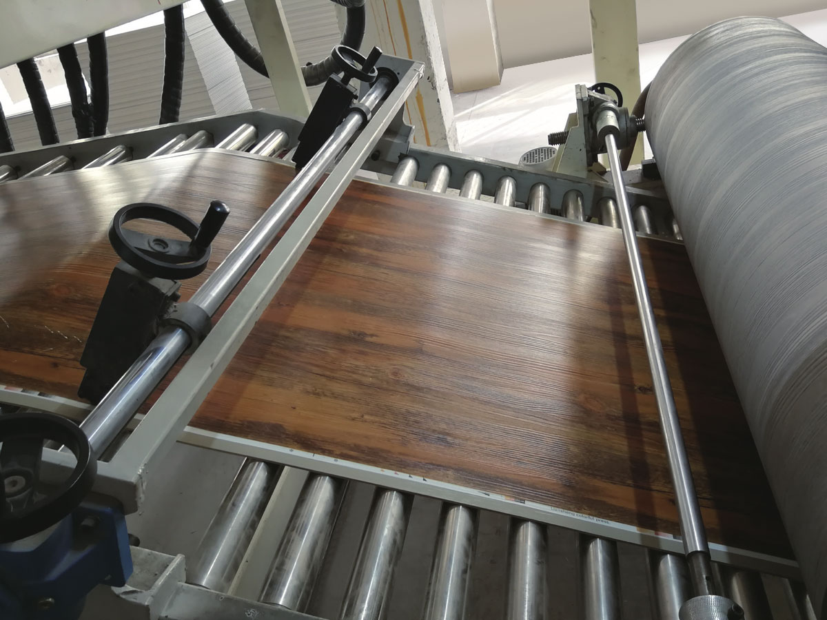 Produktionslinje for PVC/WPC/SPC gulvbelægning